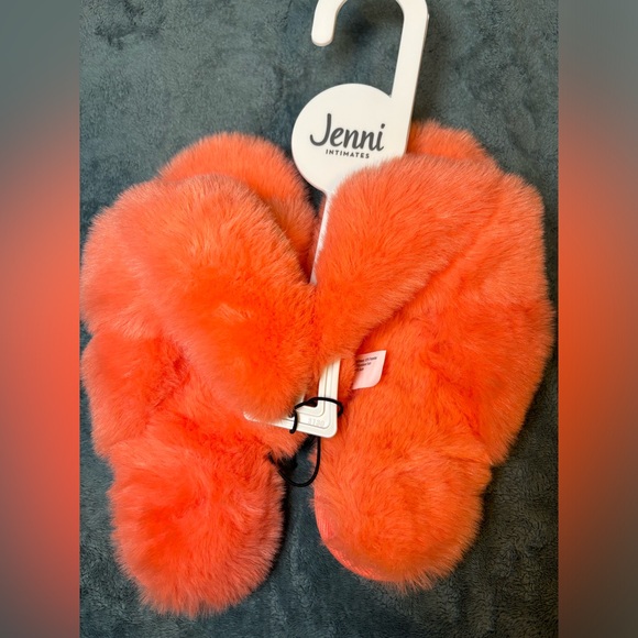 JENNI Faux-Fur Solid Crossband Slippers Women's NWT - Picture 1 of 2